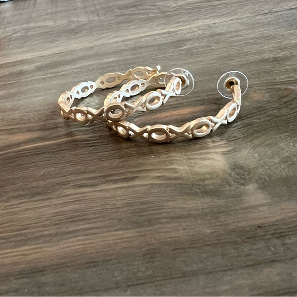 Marlyn Schiff Gold XOXO Hoop Earrings New - Picture 4 of 4